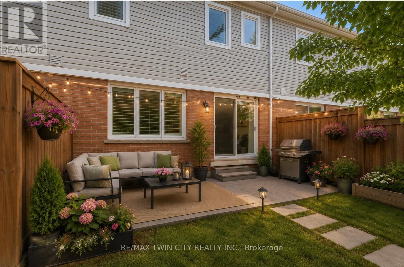 #20 455 GUELPH AVENUE - 32