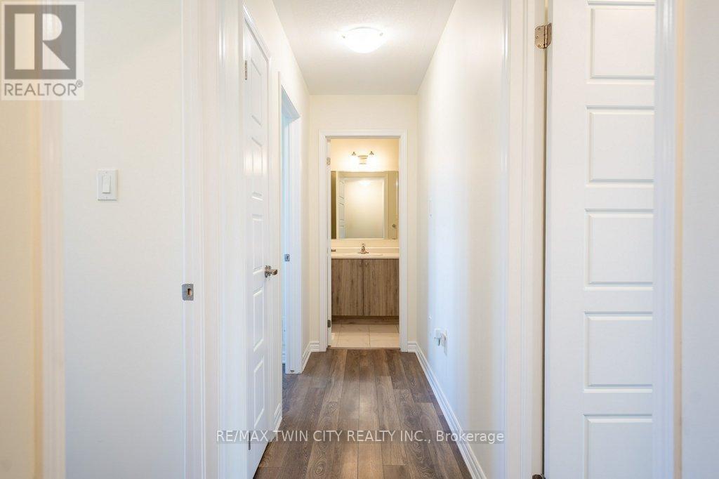 #20 455 GUELPH AVENUE - 18