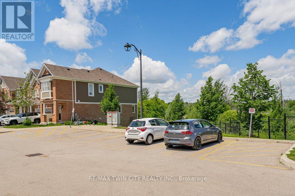 #20 455 GUELPH AVENUE - 33