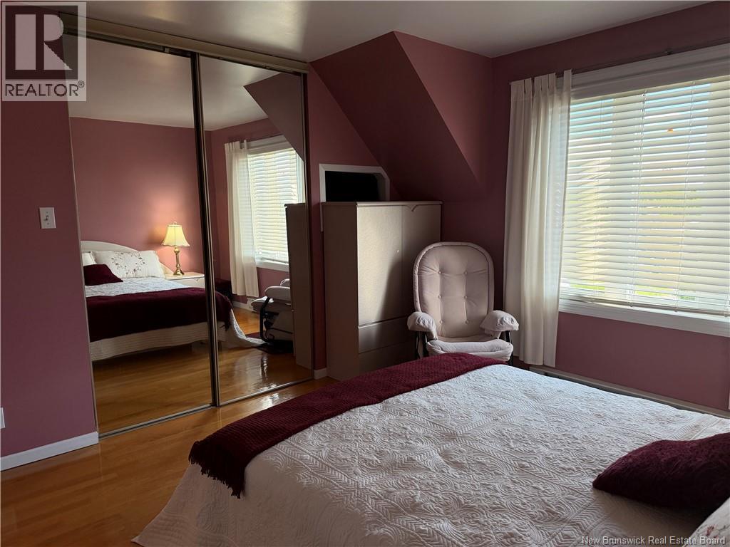 20 Du Bourg Avenue - 27