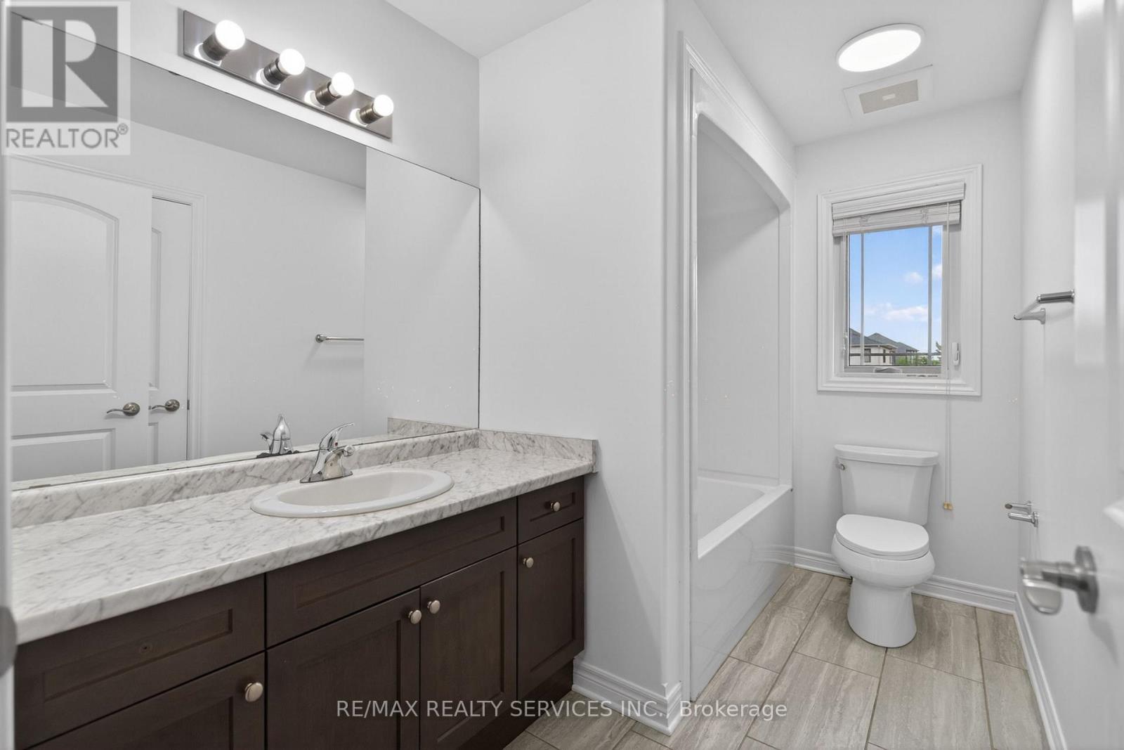 4 BERGENSTEIN CRESCENT - 31