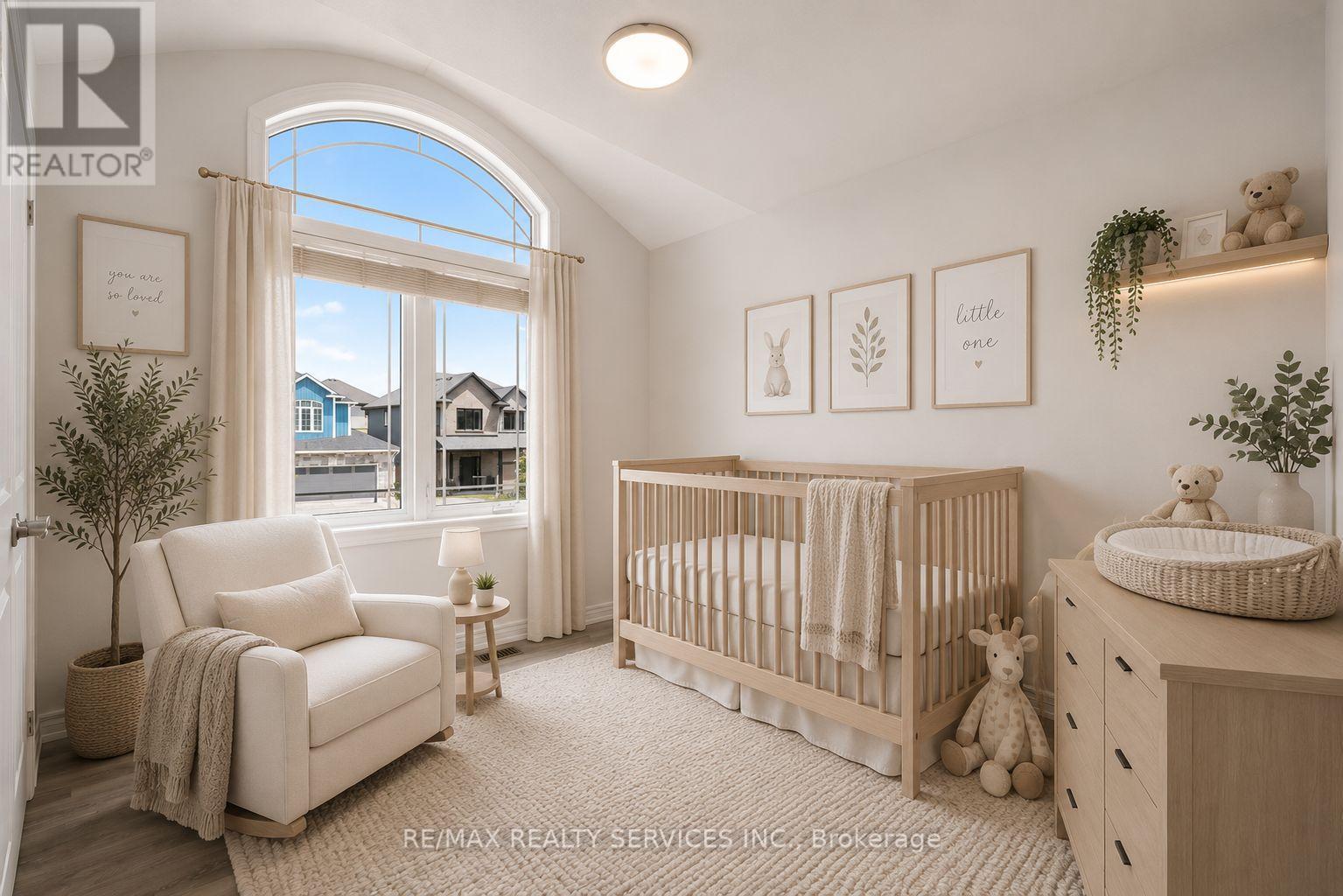 4 BERGENSTEIN CRESCENT - 27