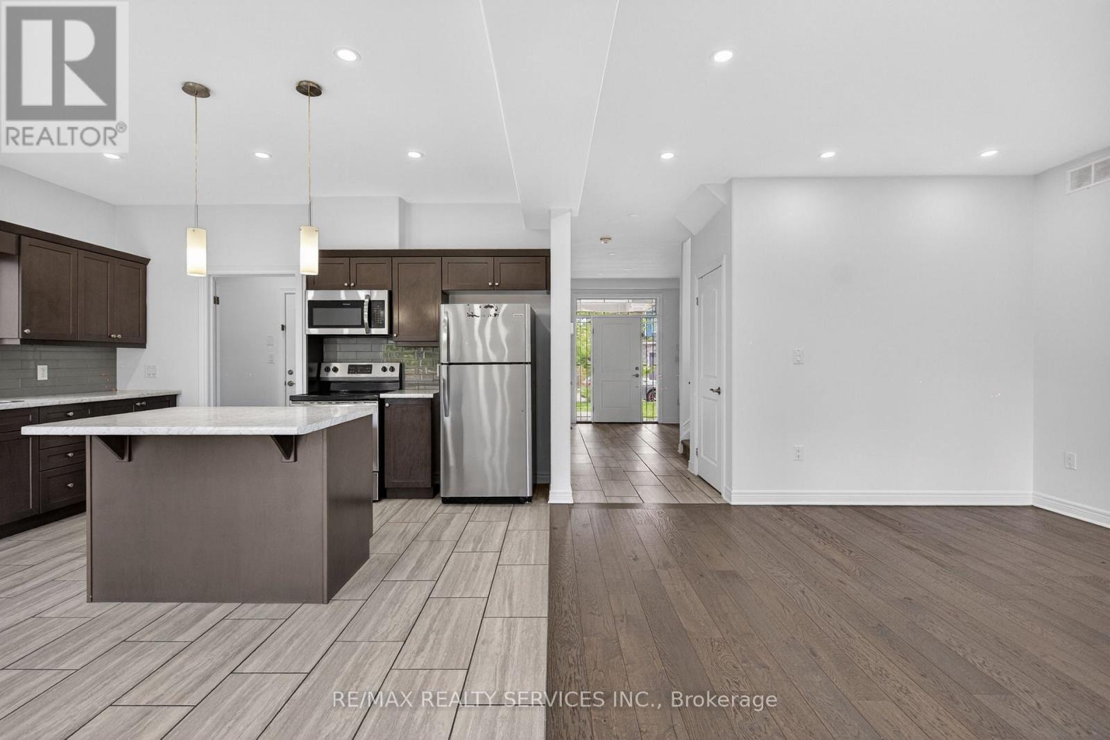 4 BERGENSTEIN CRESCENT - 9