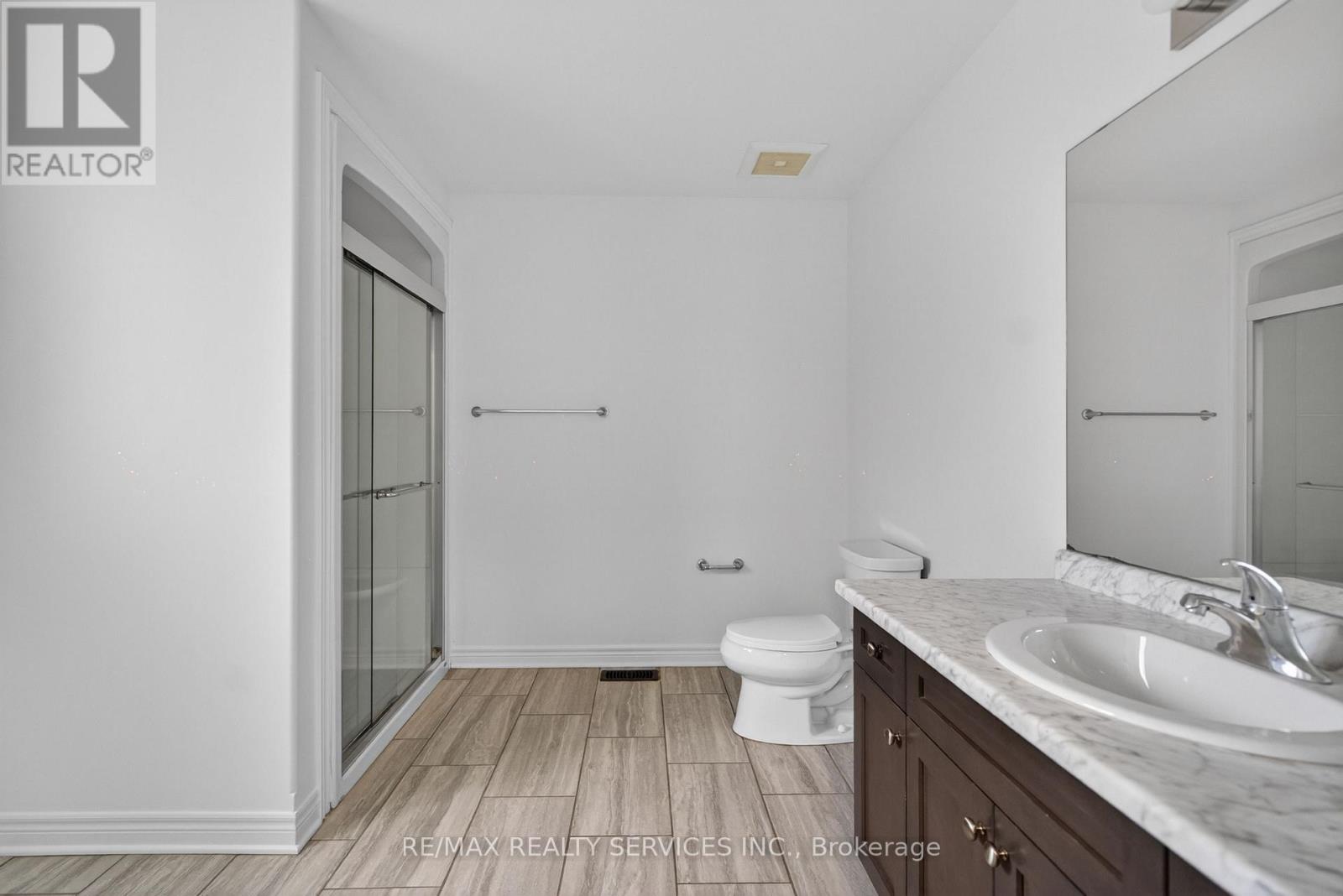 4 BERGENSTEIN CRESCENT - 24