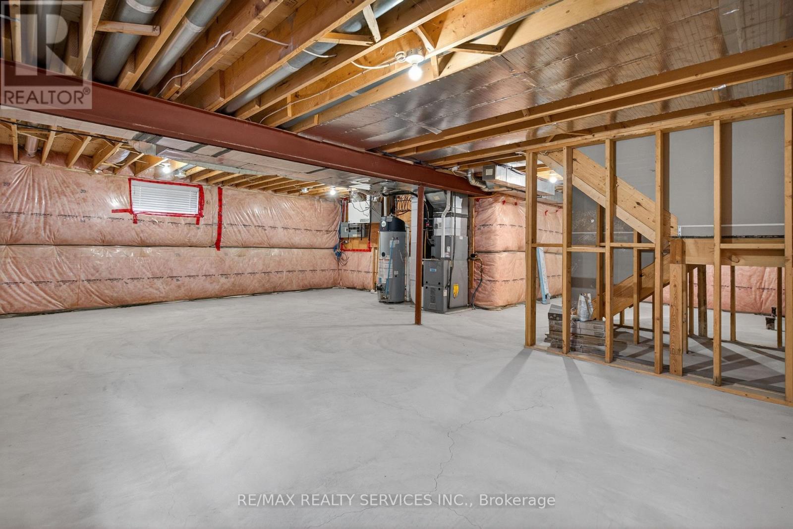 4 BERGENSTEIN CRESCENT - 34