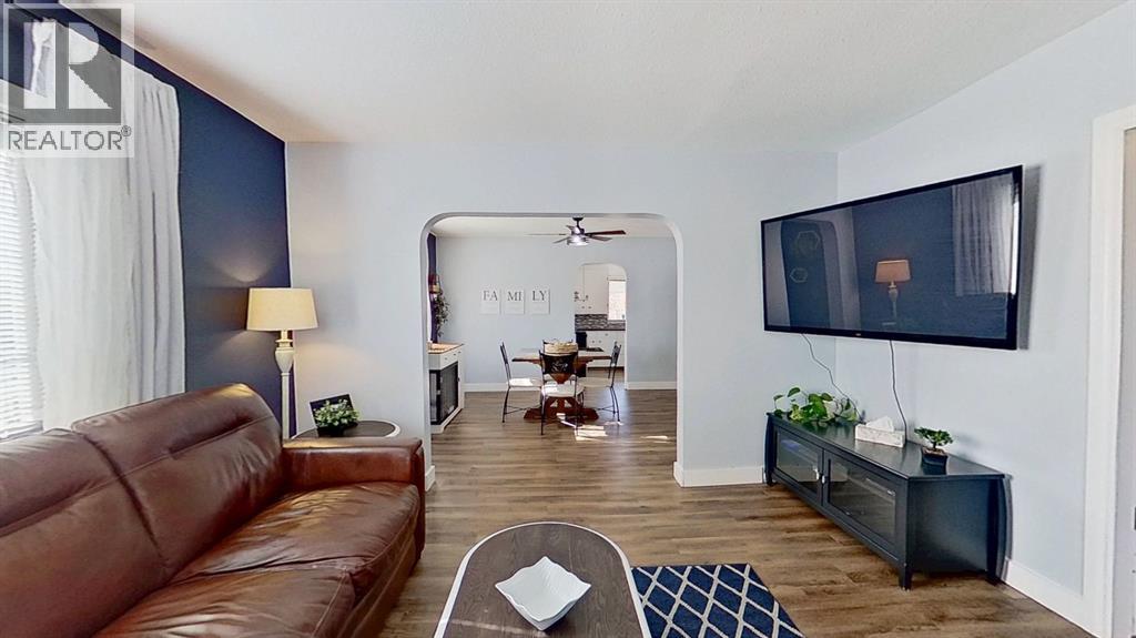 5501 51 Street - 7