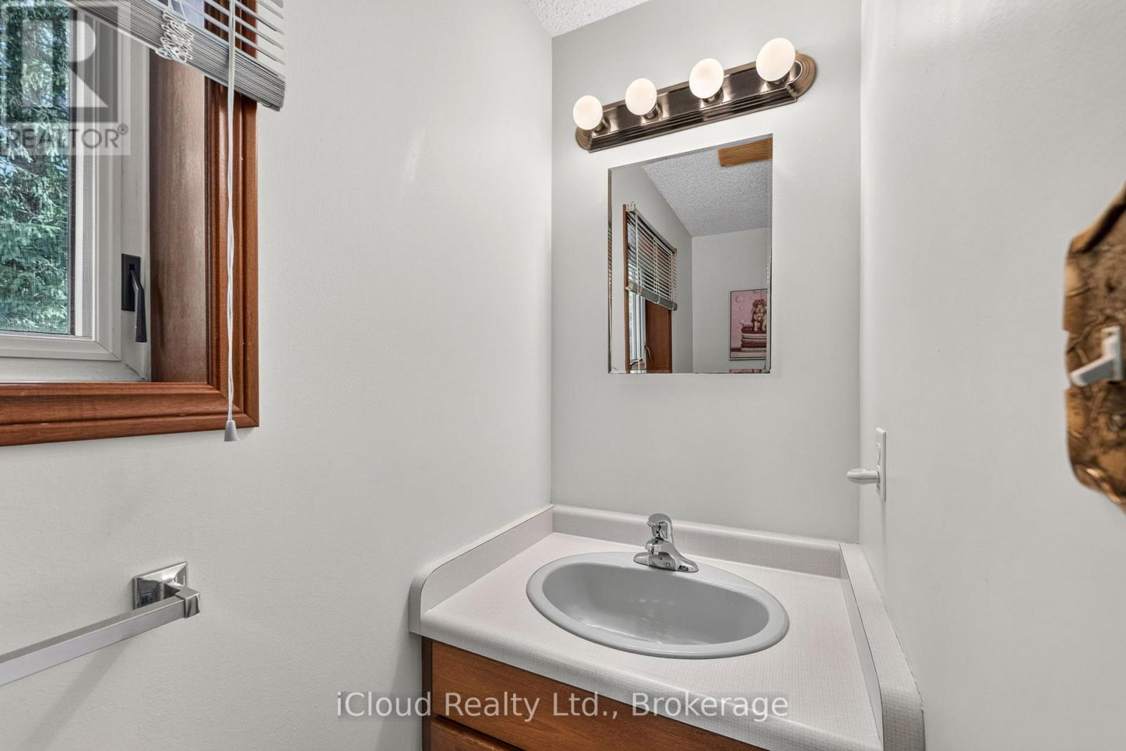 20 MACTAVESH CRESCENT - 12