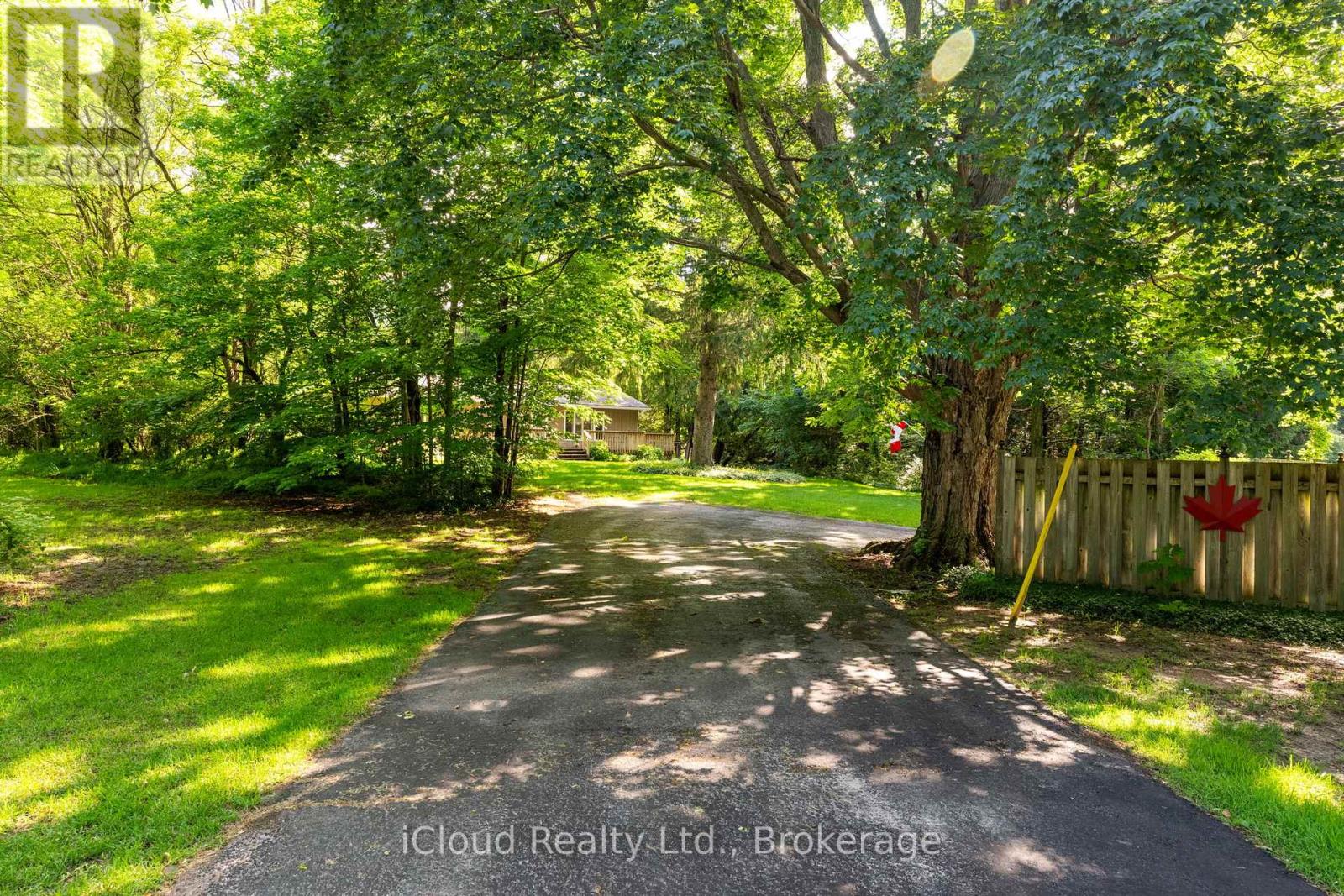 20 MACTAVESH CRESCENT - 34