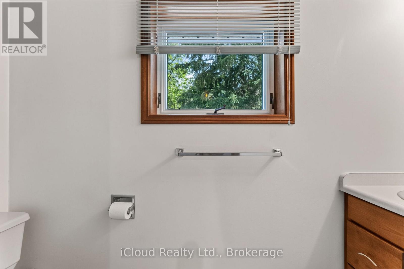 20 MACTAVESH CRESCENT - 13