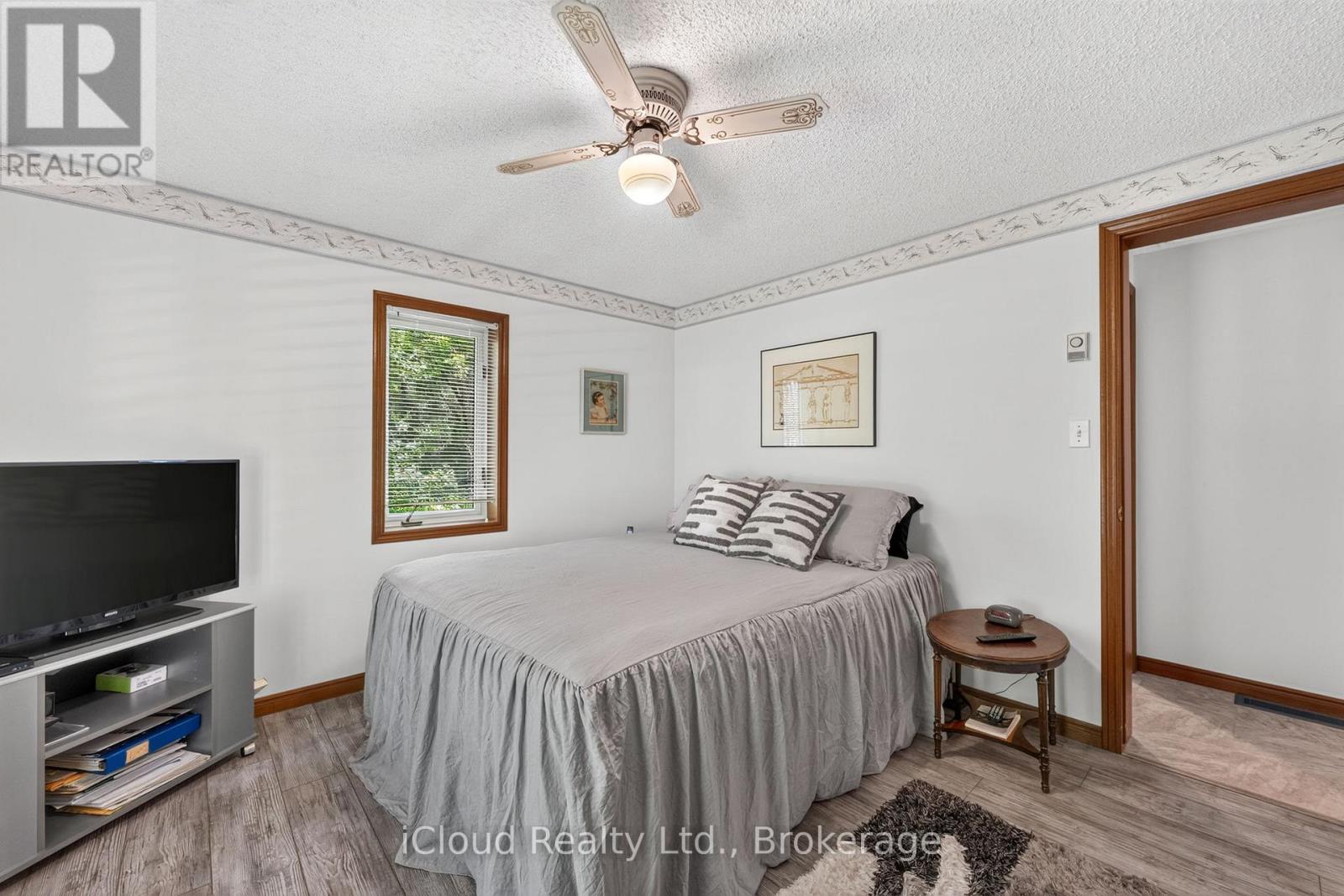 20 MACTAVESH CRESCENT - 20