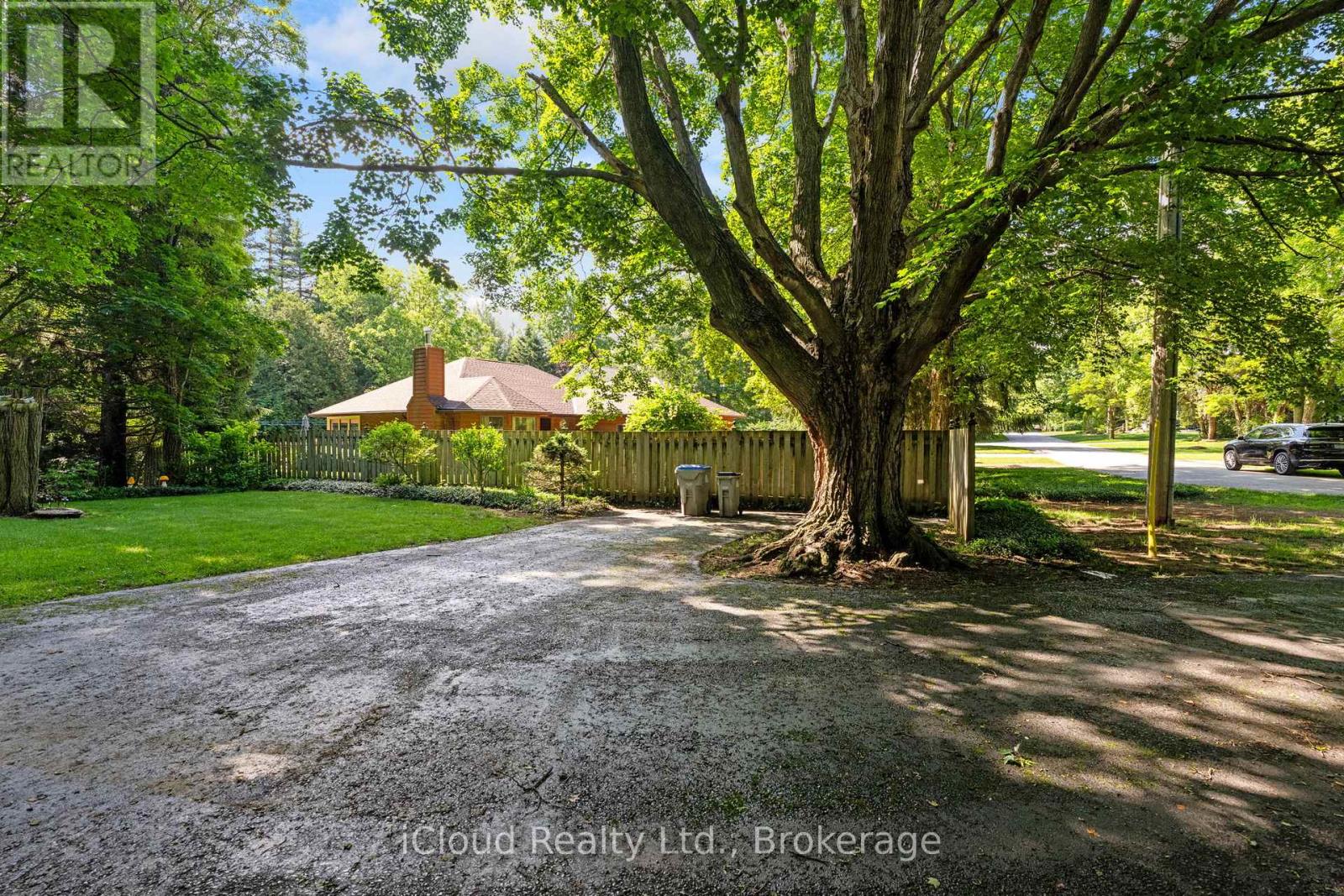 20 MACTAVESH CRESCENT - 35