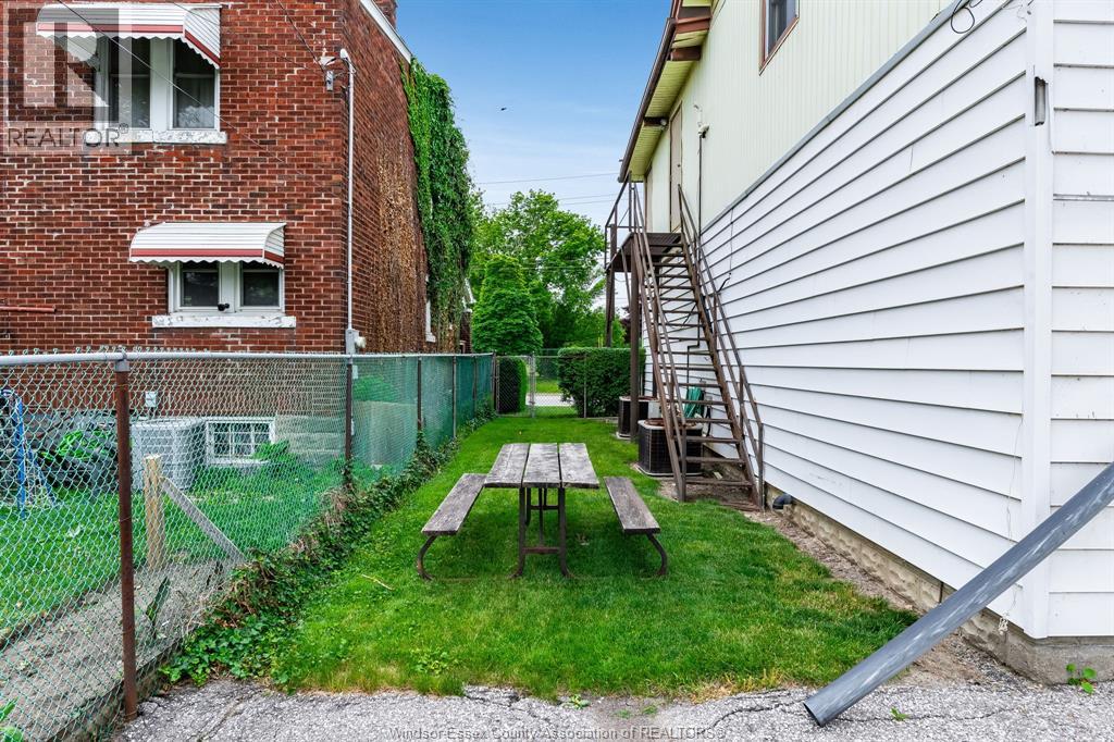 2330-2334 McDougall - 43