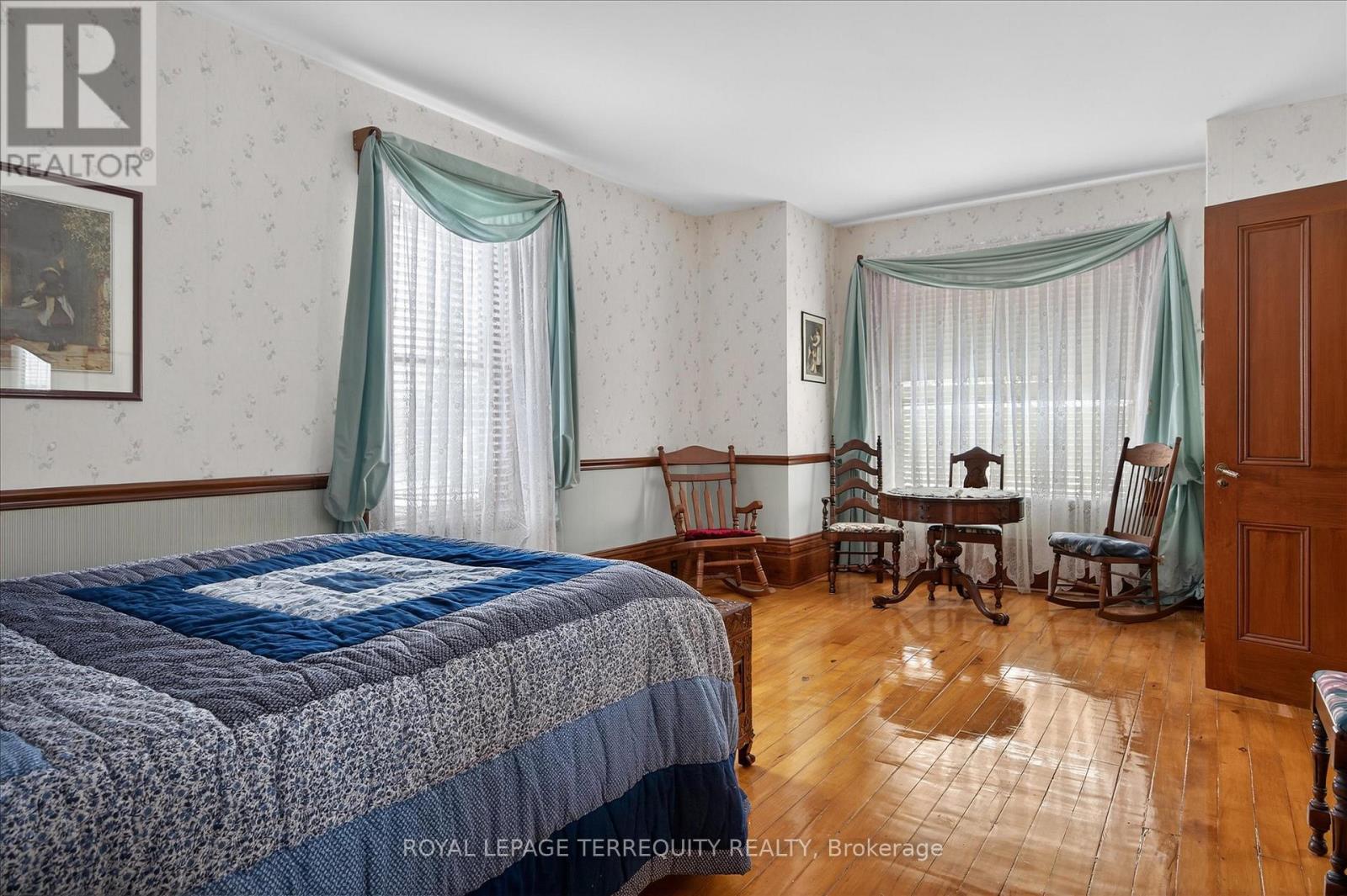 16 BOOTH STREET S - 32