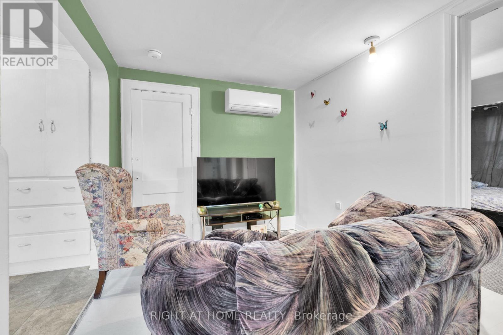 530-532 CAMPBELL AVENUE - 22