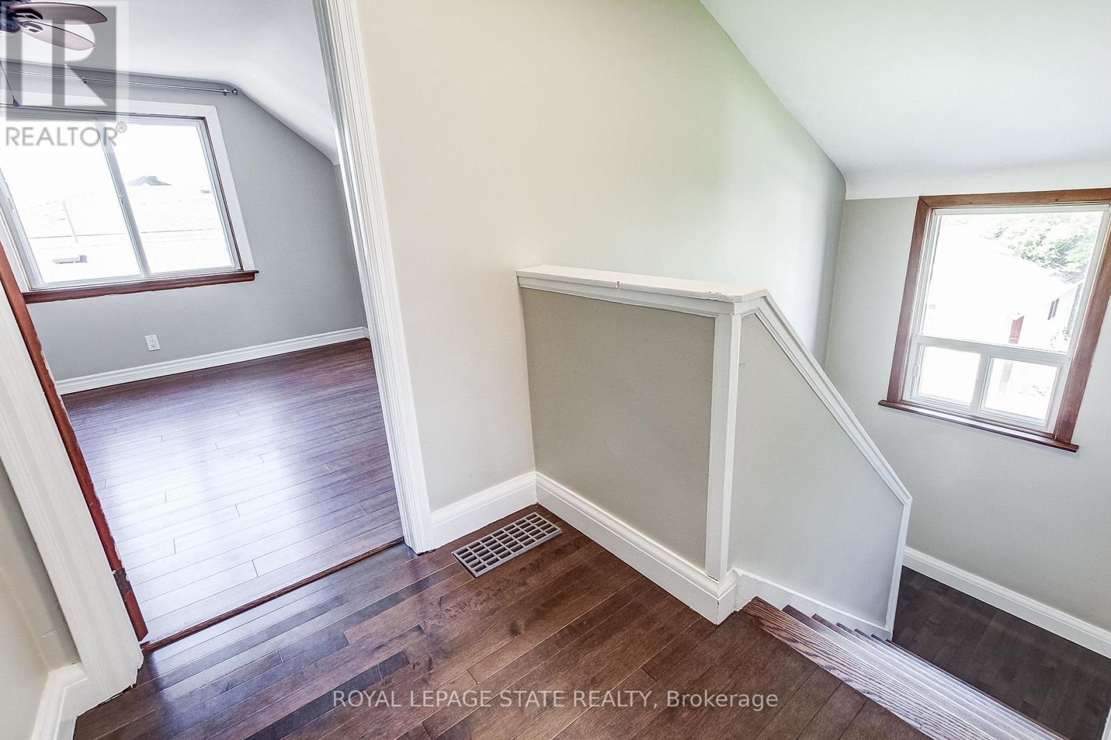 28 DELENA AVENUE S - 15