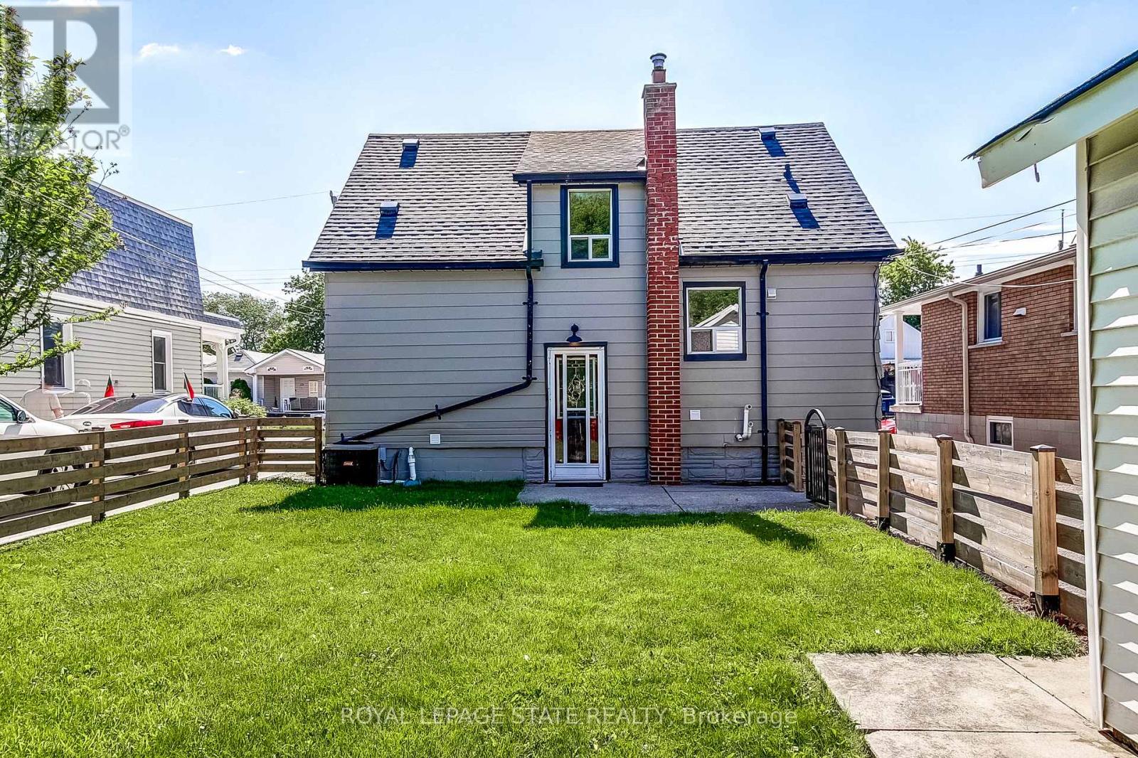28 DELENA AVENUE S - 23