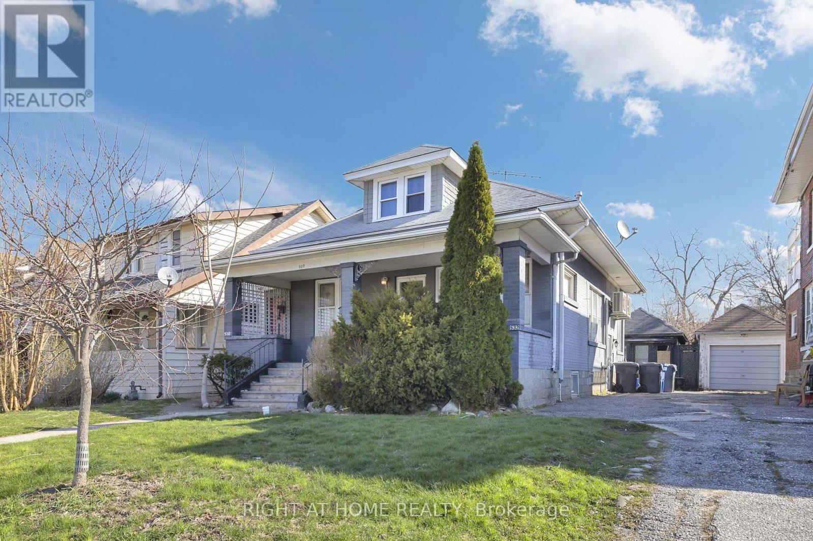 530-532 CAMPBELL AVENUE - 2