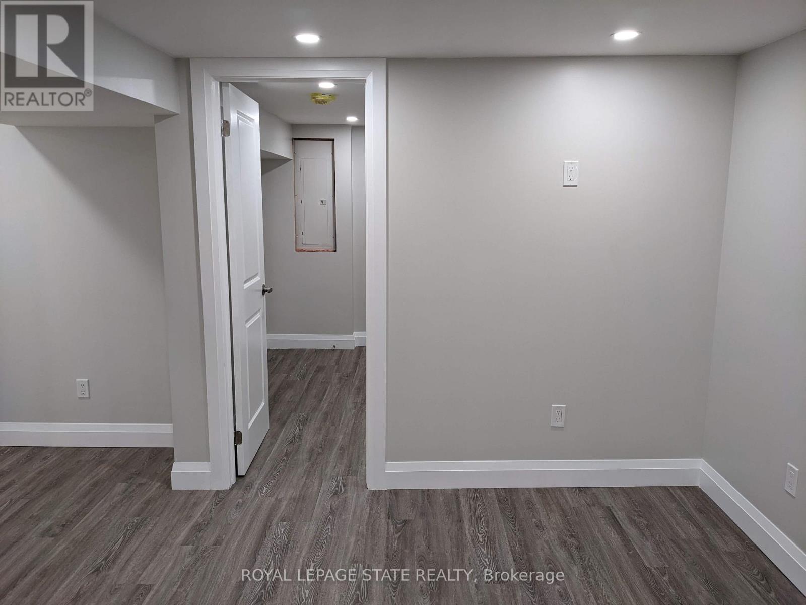 28 DELENA AVENUE S - 27