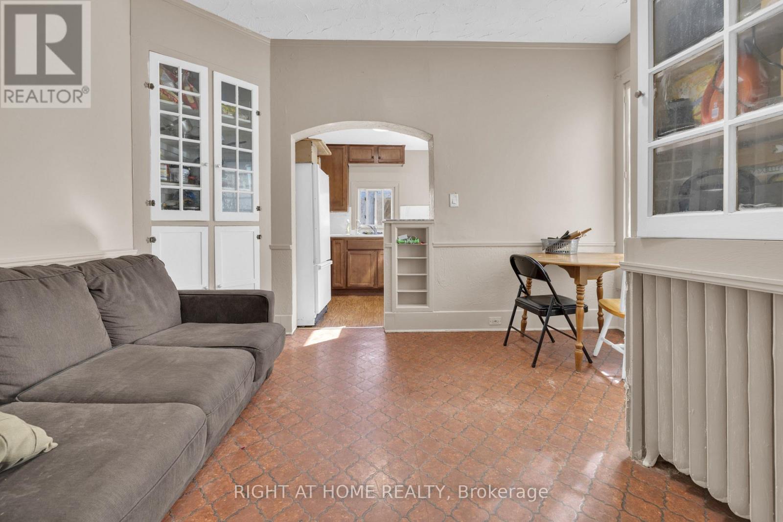 530-532 CAMPBELL AVENUE - 5