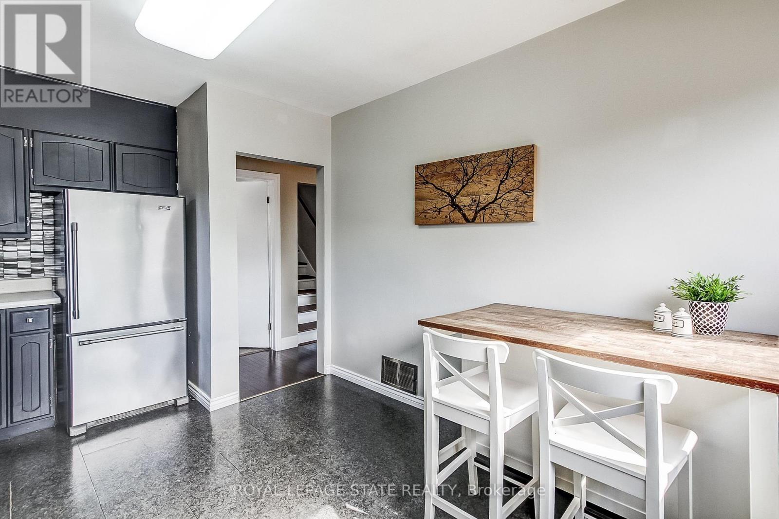 28 DELENA AVENUE S - 10