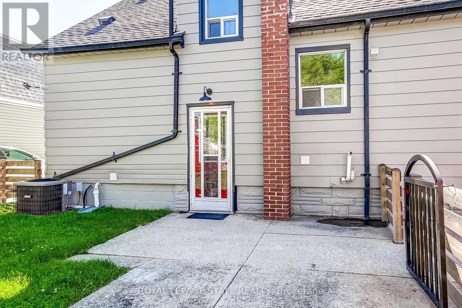 28 DELENA AVENUE S - 24