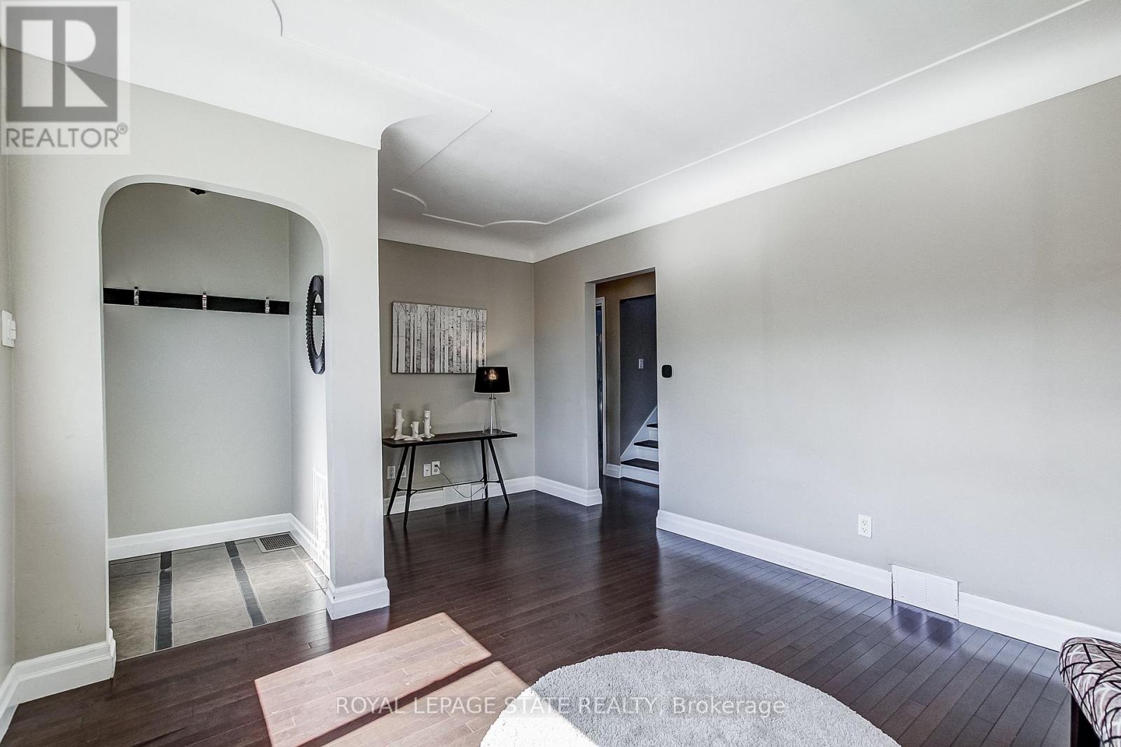 28 DELENA AVENUE S - 7