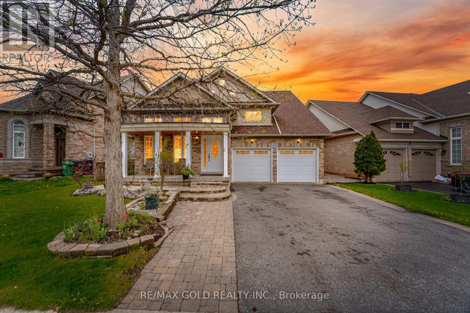 77 TRAILSIDE WALK - 1