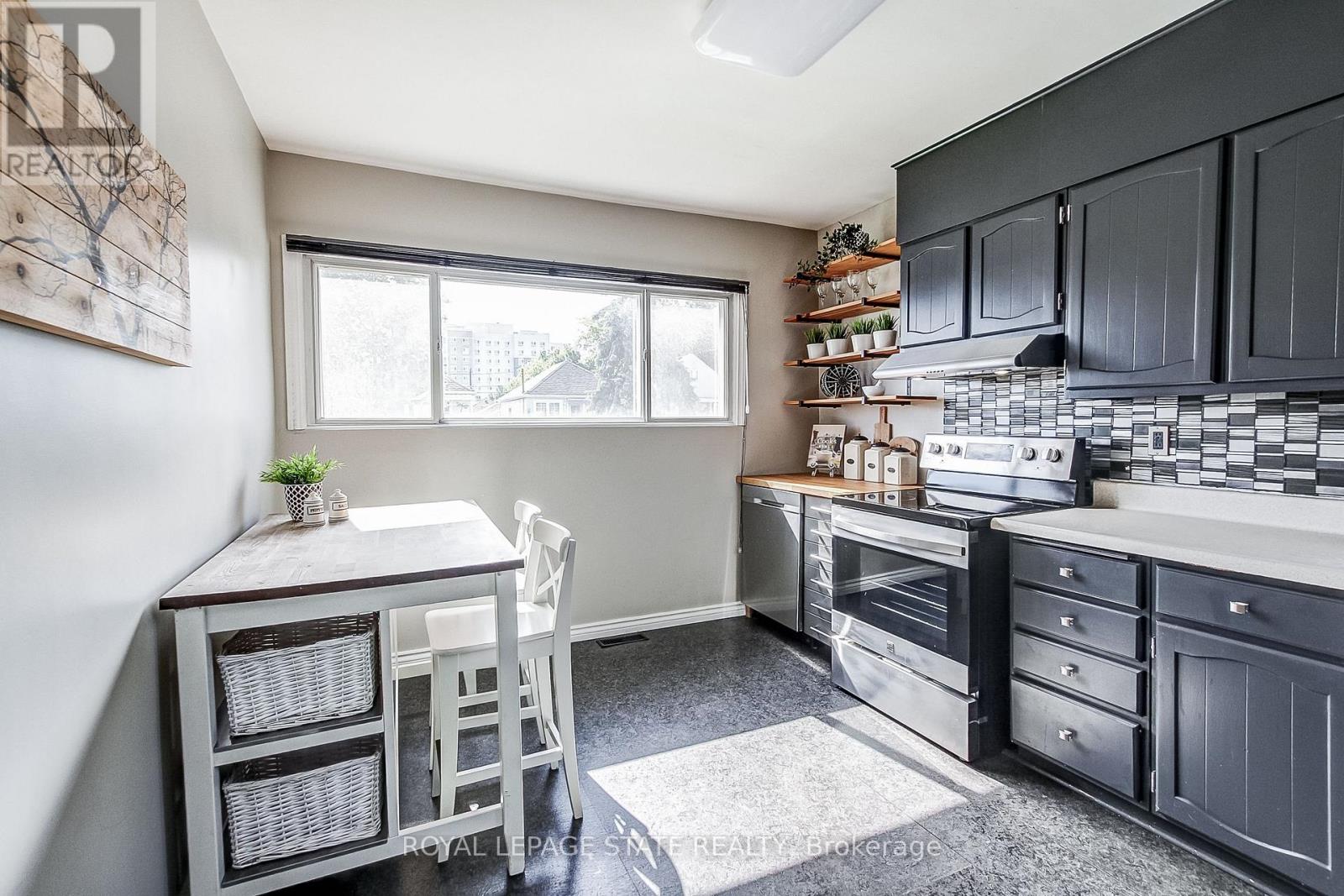 28 DELENA AVENUE S - 8