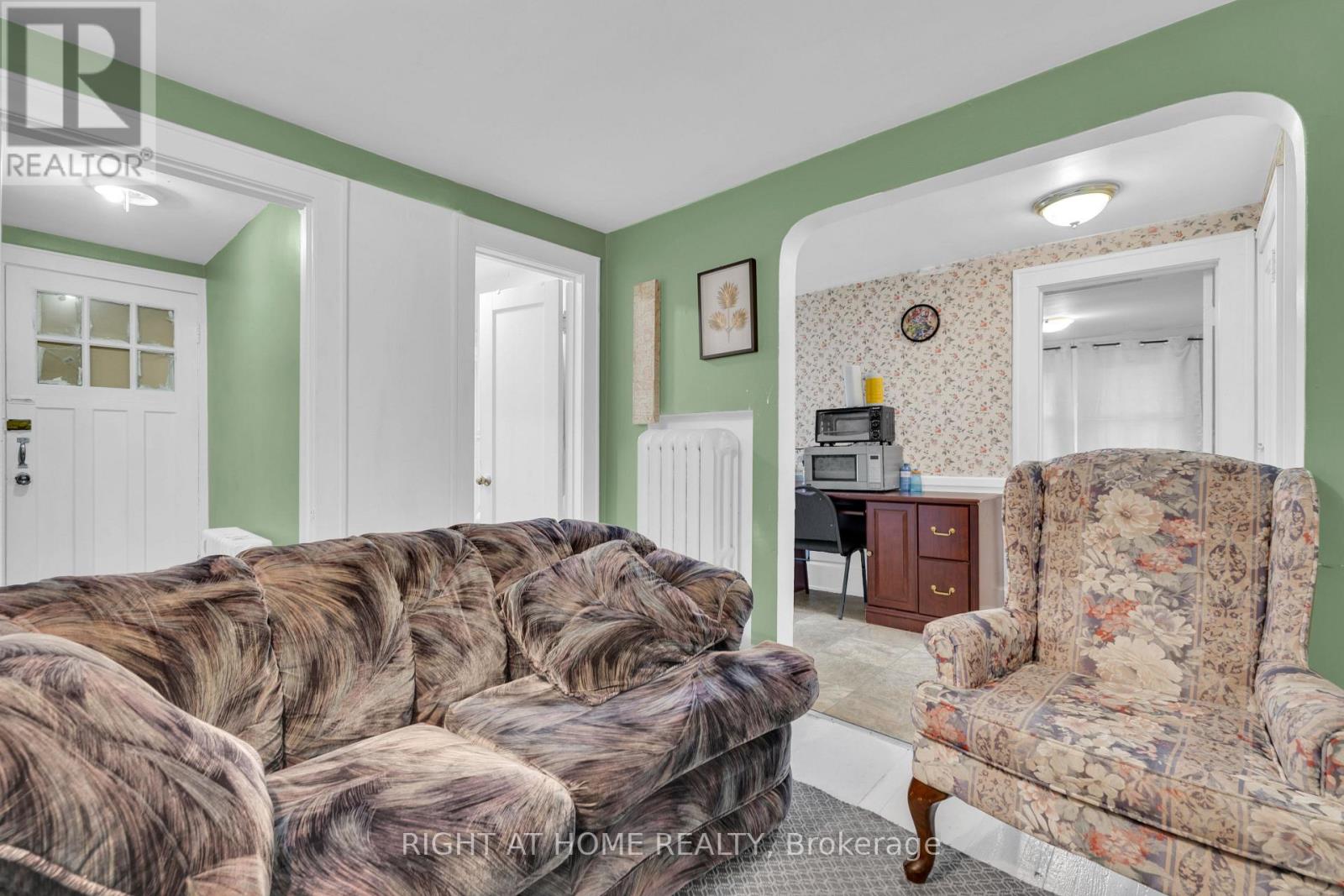530-532 CAMPBELL AVENUE - 21