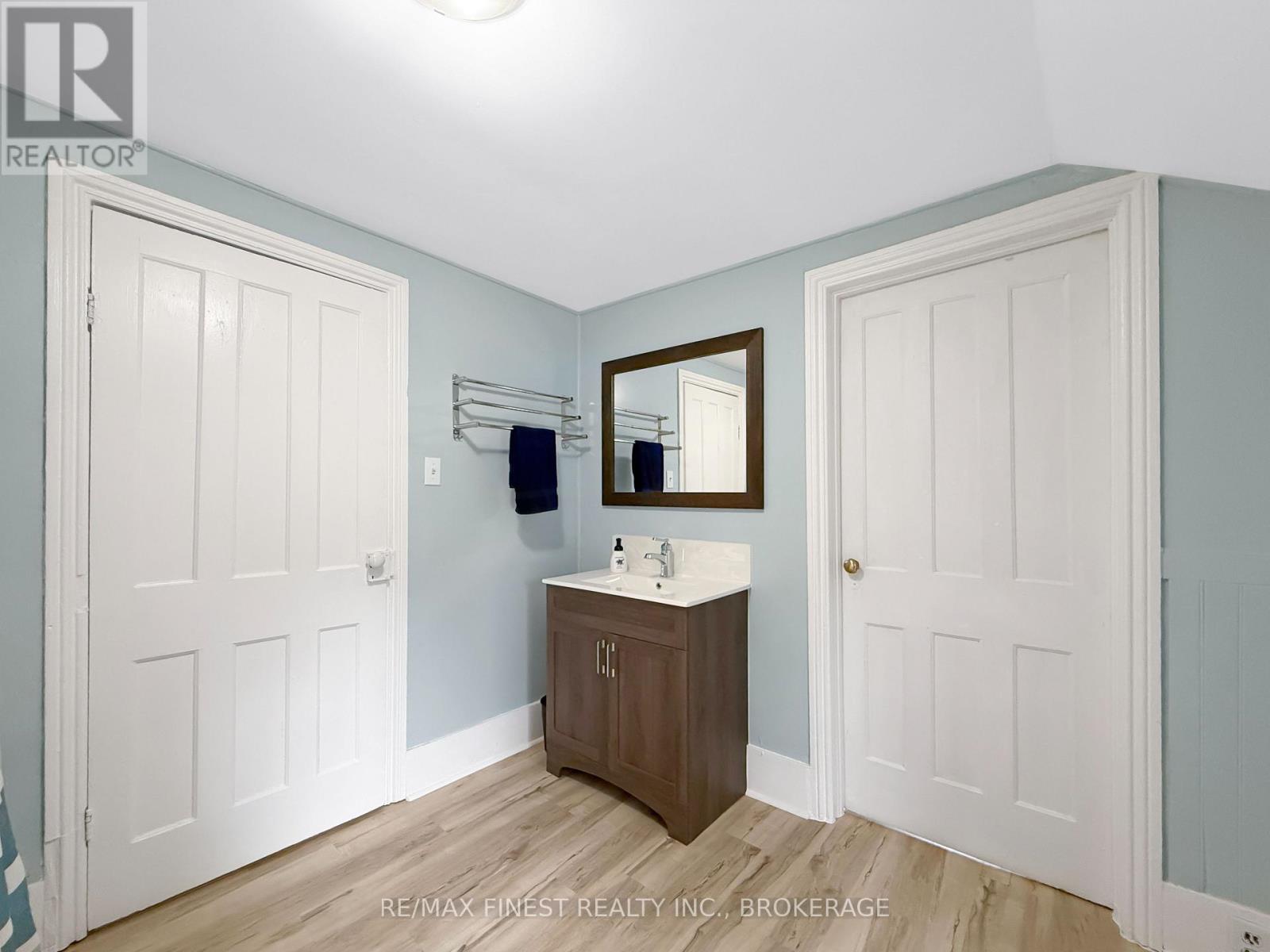 215 BROCK STREET - 21