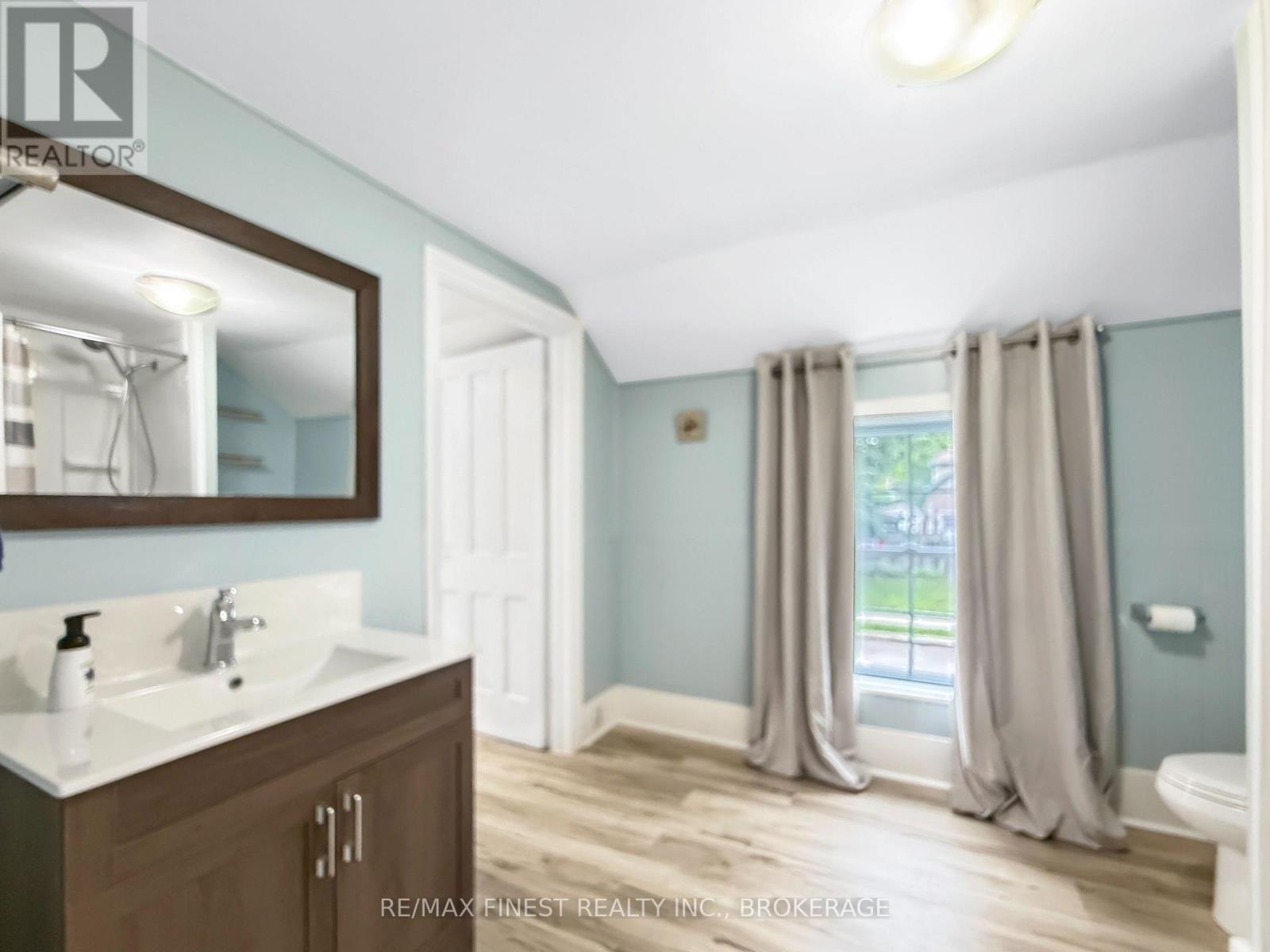 215 BROCK STREET - 19