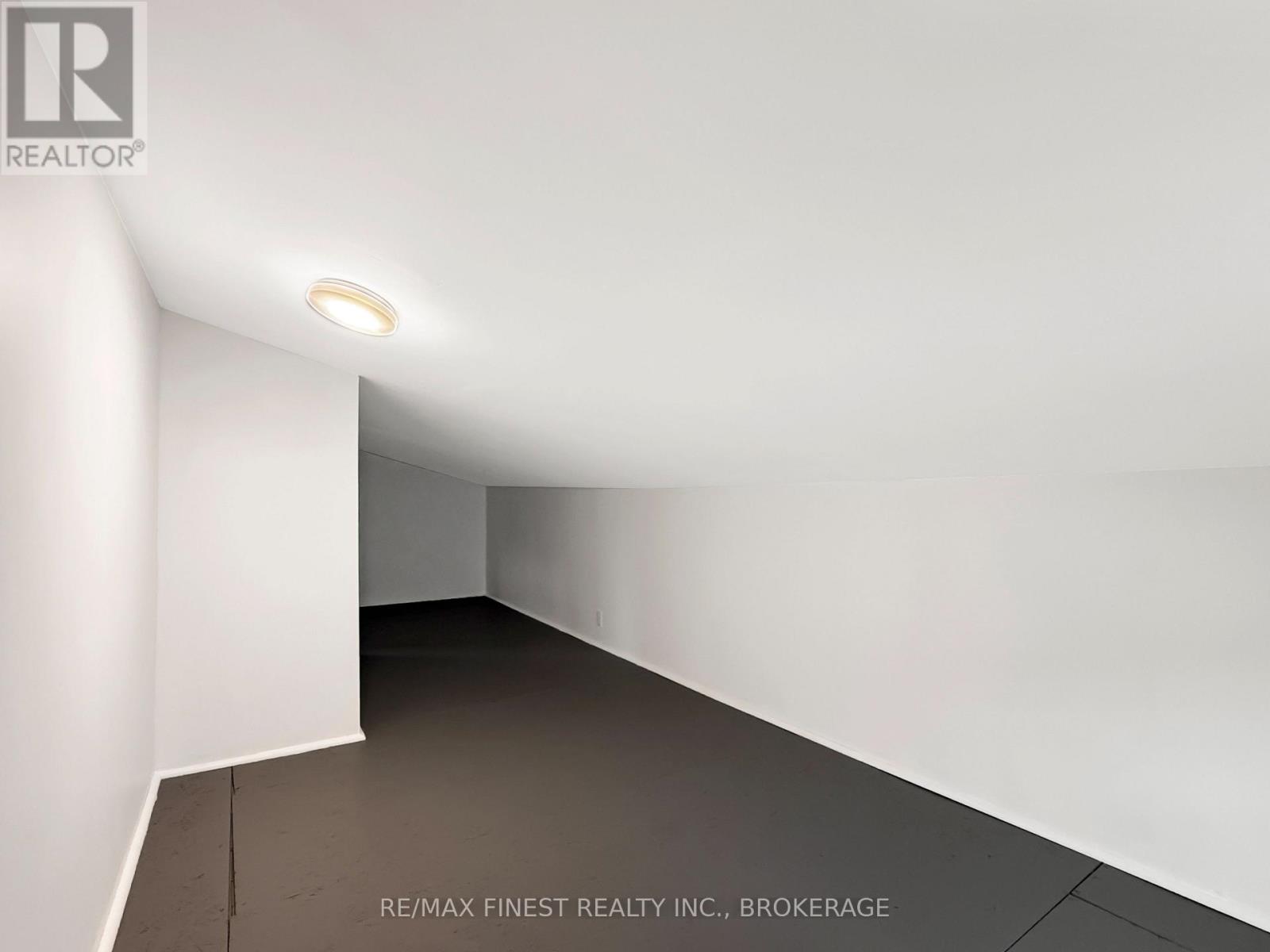 215 BROCK STREET - 27