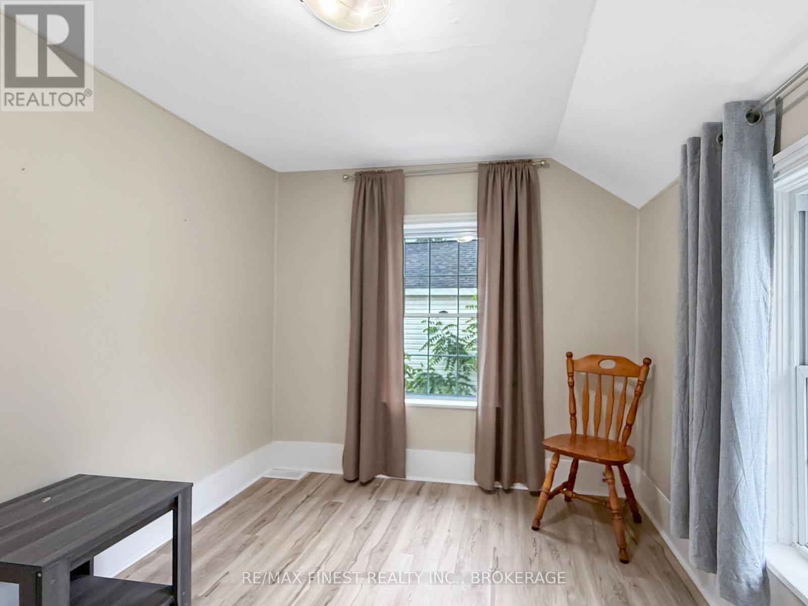 215 BROCK STREET - 24
