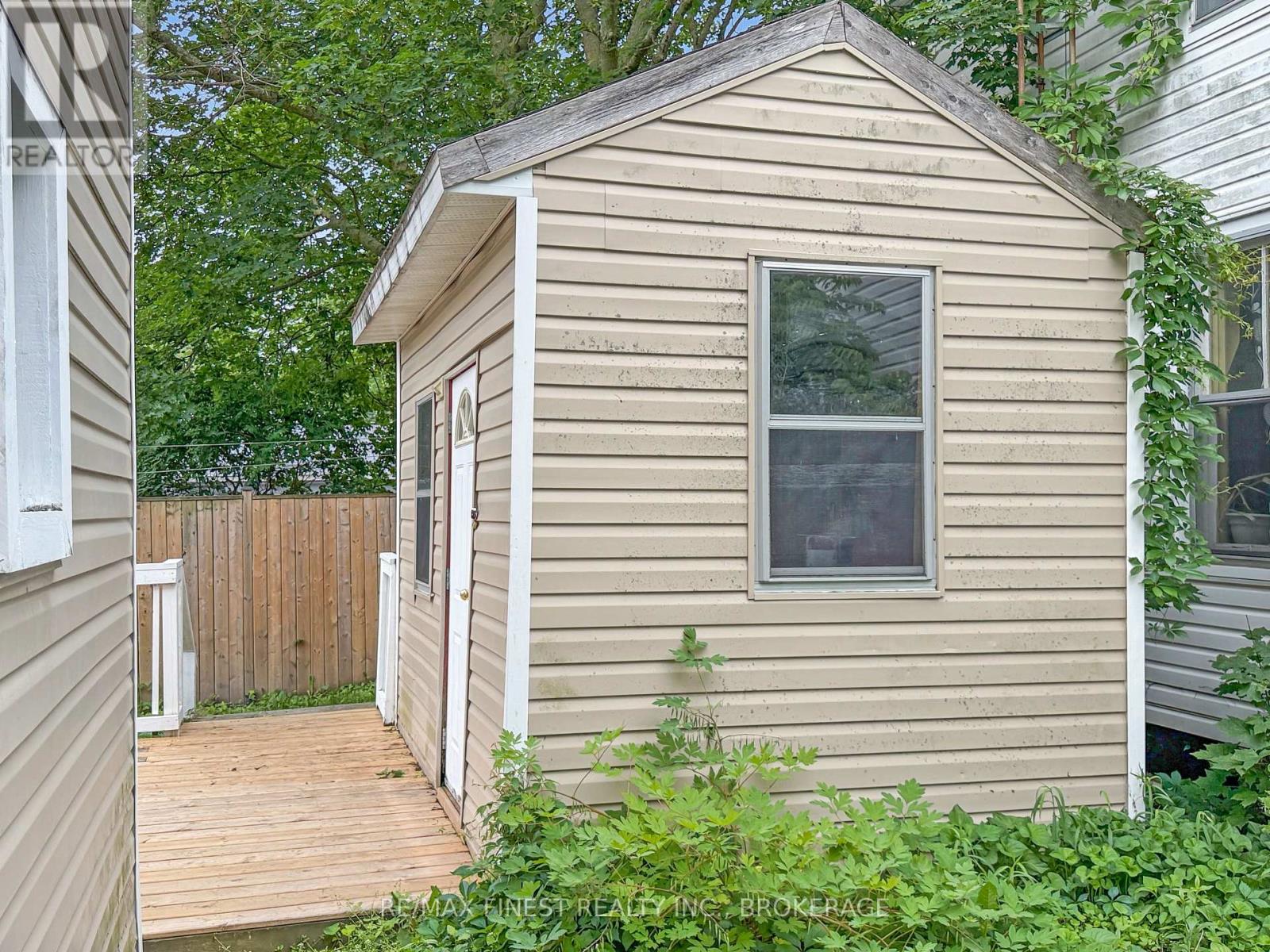 215 BROCK STREET - 30