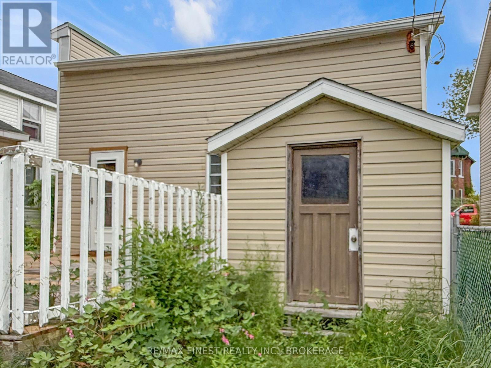 215 BROCK STREET - 36
