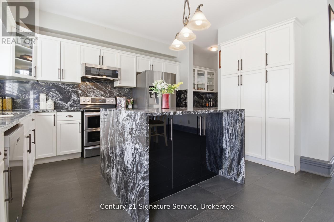 654 BRIAN STREET - 17
