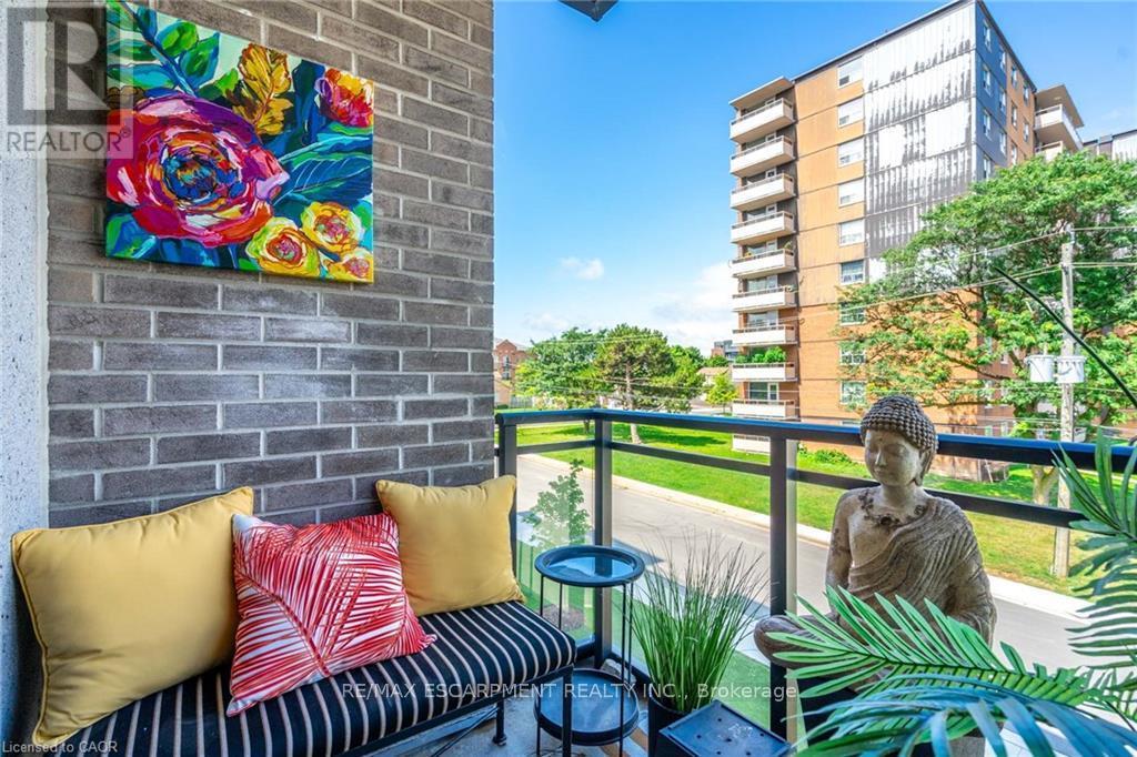 #213 30 HAMILTON STREET S - 21