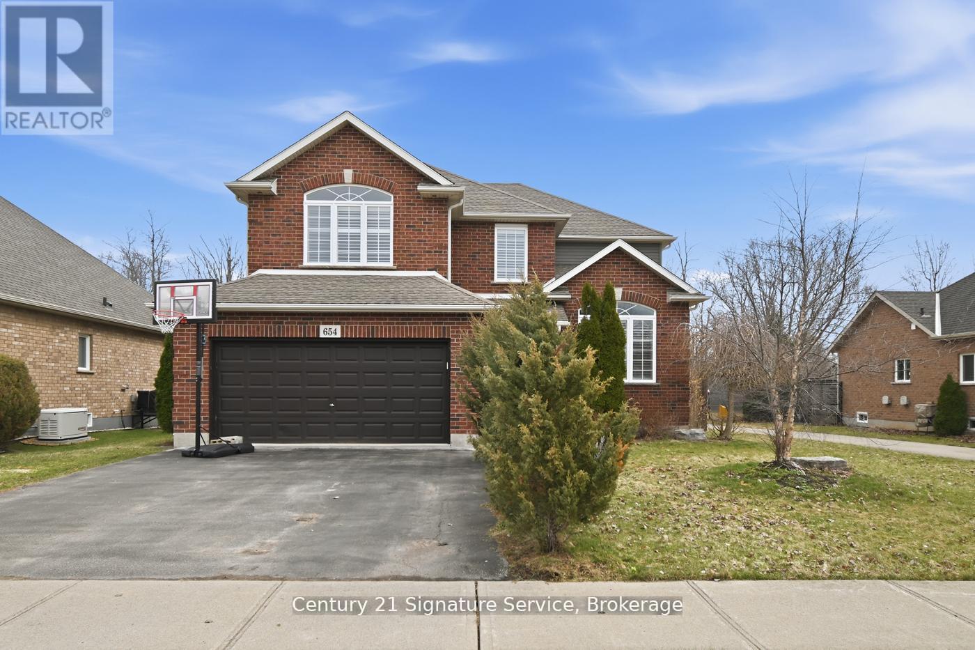 654 BRIAN STREET - 3