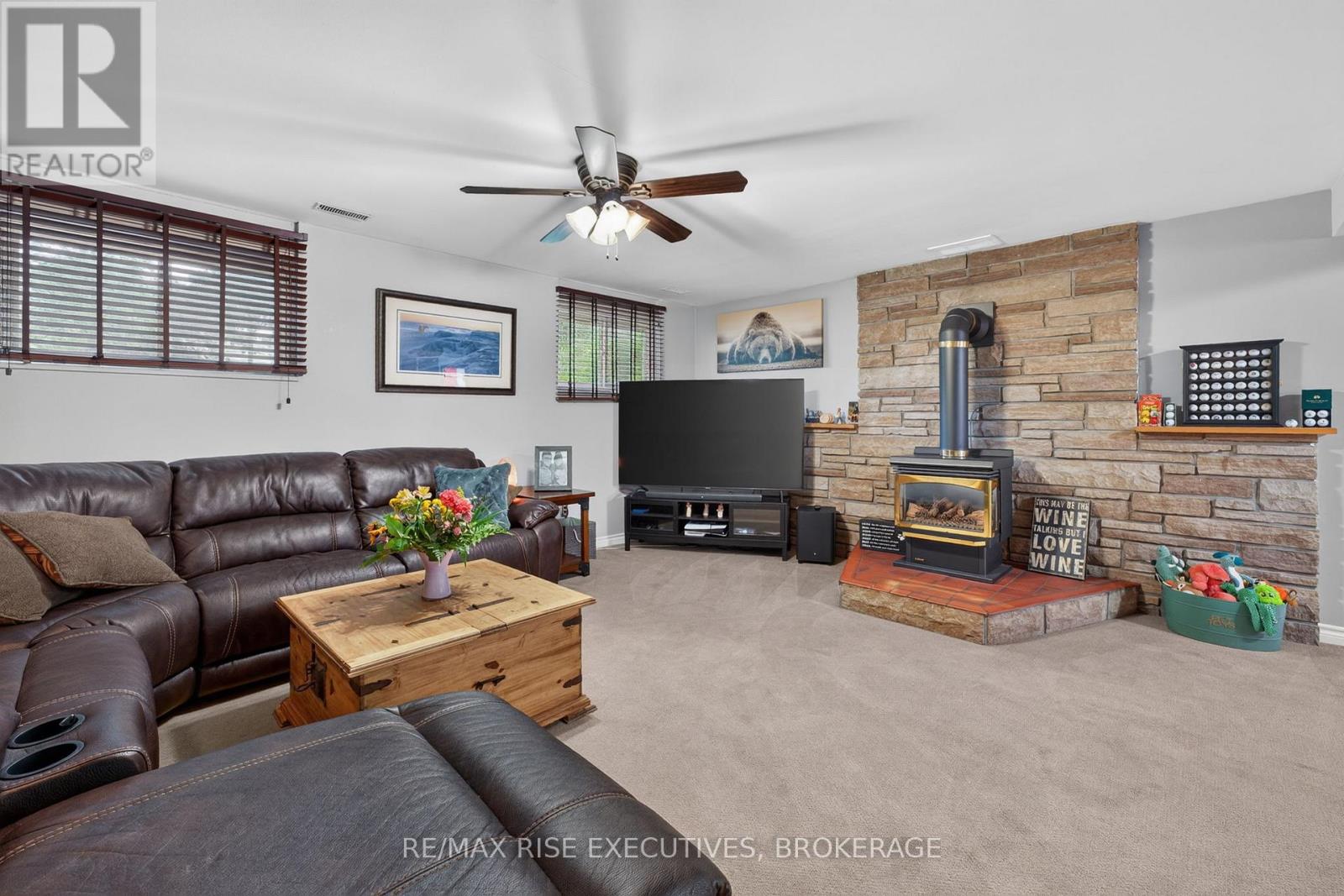 1560 VICTORIA STREET - 12