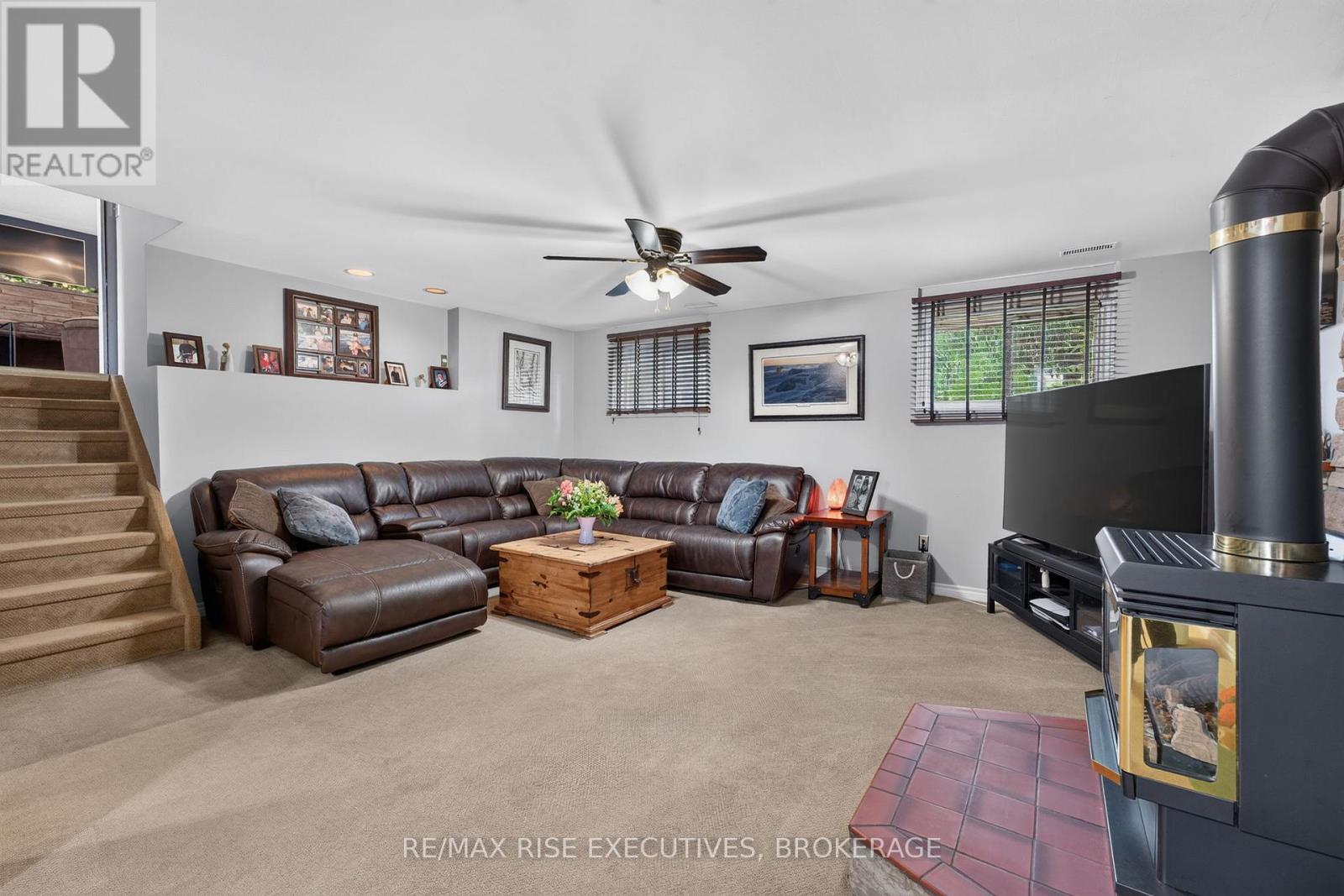 1560 VICTORIA STREET - 13