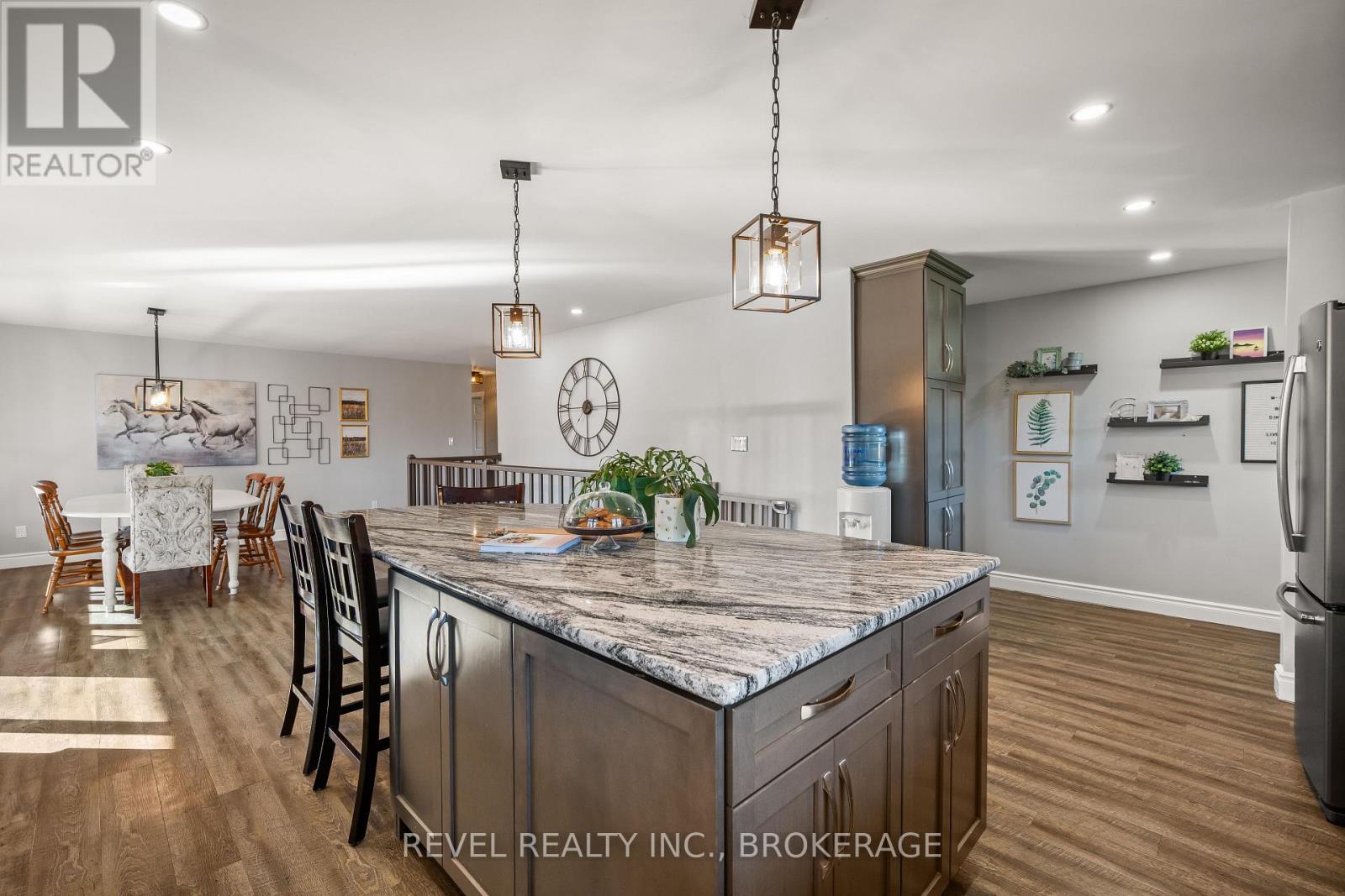 2089 SUNBURY ROAD - 13