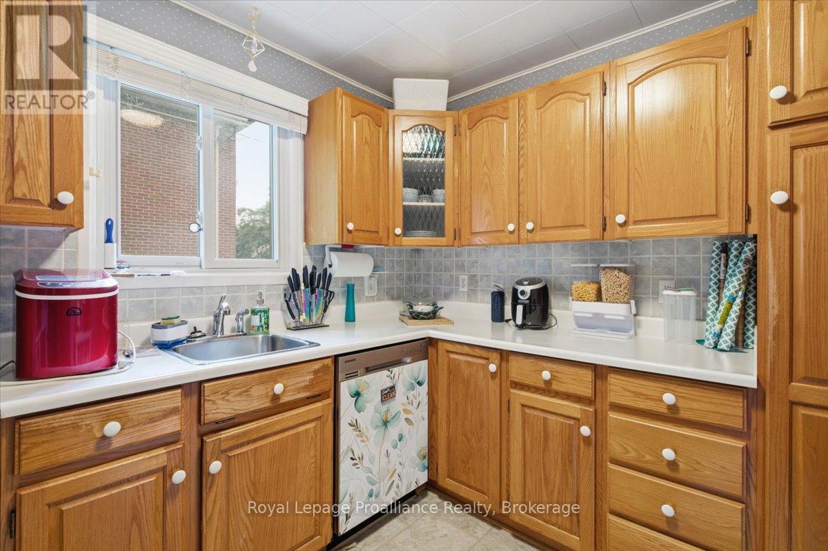 337 BRIDGE STREET E - 16