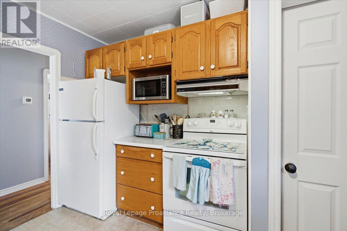 337 BRIDGE STREET E - 13