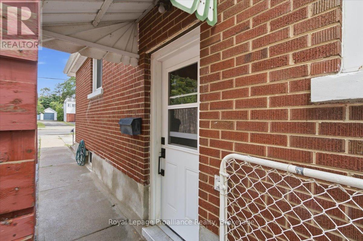 337 BRIDGE STREET E - 38