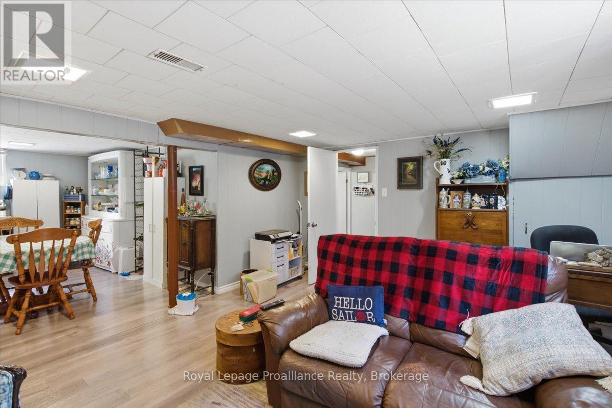 337 BRIDGE STREET E - 28