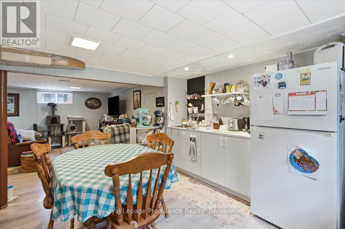 337 BRIDGE STREET E - 29