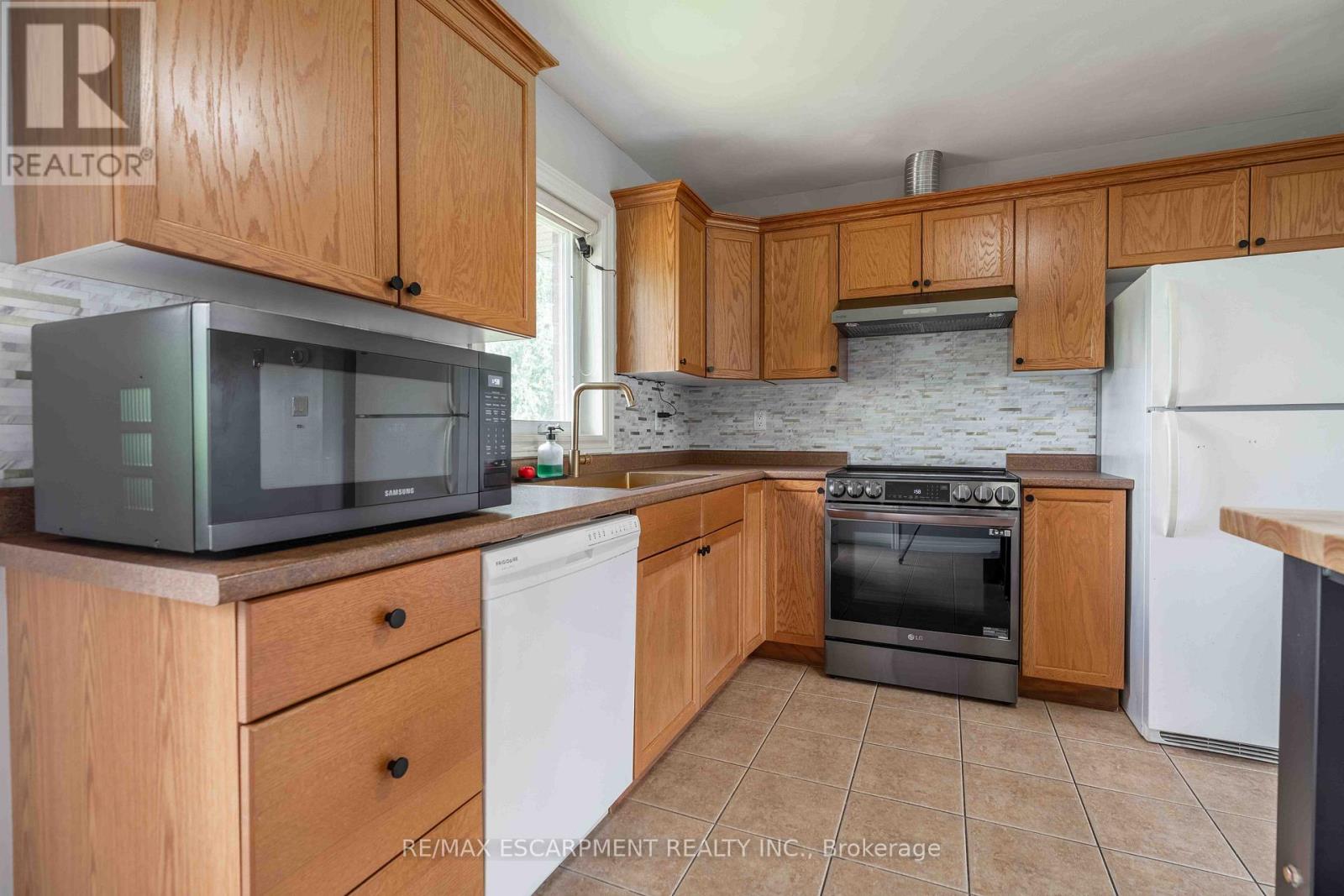 #20 20 TRINITY LANE - 16