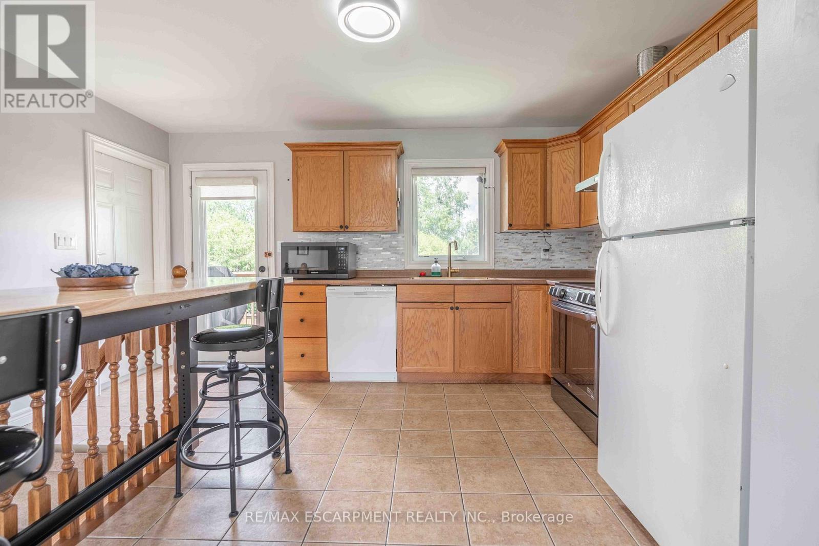 #20 20 TRINITY LANE - 12