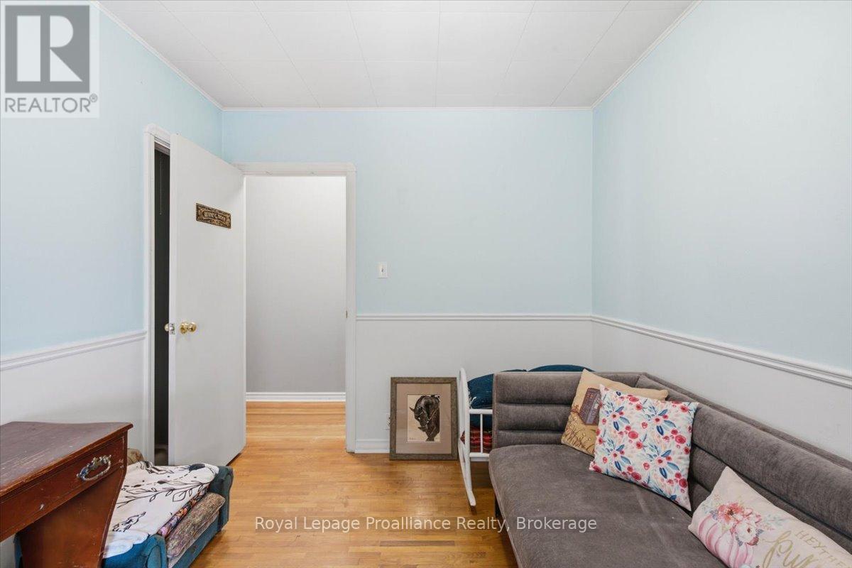 337 BRIDGE STREET E - 21