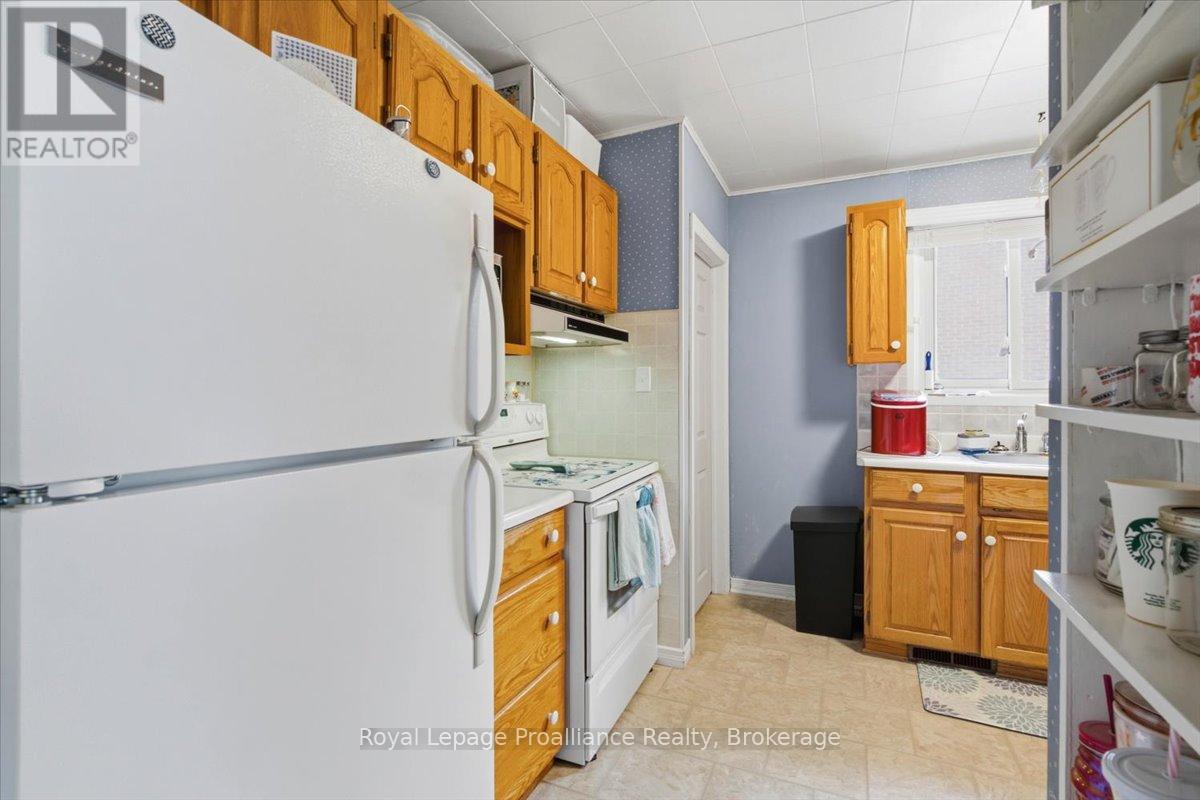 337 BRIDGE STREET E - 14